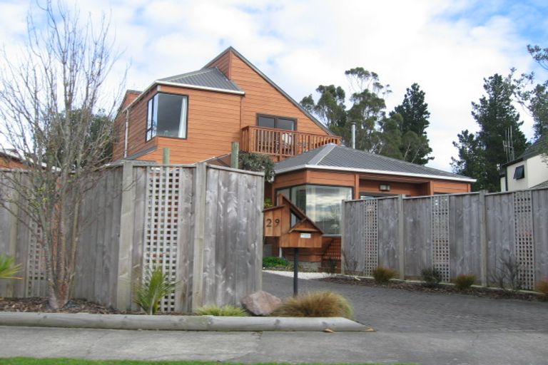 Photo of property in 29 Heathcote Place, Fitzherbert, Palmerston North, 4410