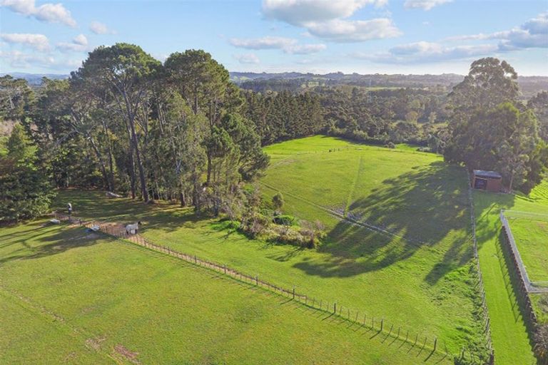 Photo of property in 370 Taupaki Road, Taupaki, Henderson, 0782