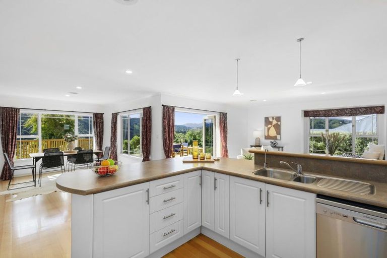 Photo of property in 85 Emerald Hill Drive, Birchville, Upper Hutt, 5018