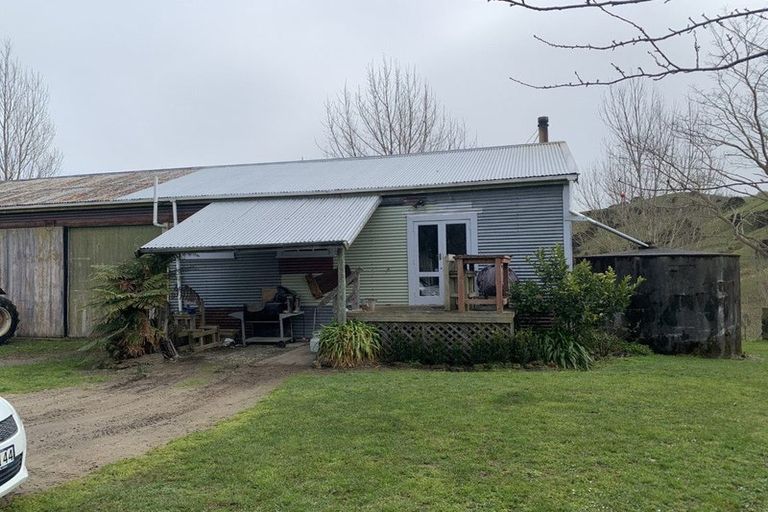 Photo of property in 1471 Masterton Castlepoint Road, Tauweru, Masterton, 5889