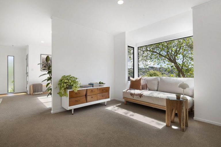 Photo of property in 2/12 Helicon Place, Totara Vale, Auckland, 0629