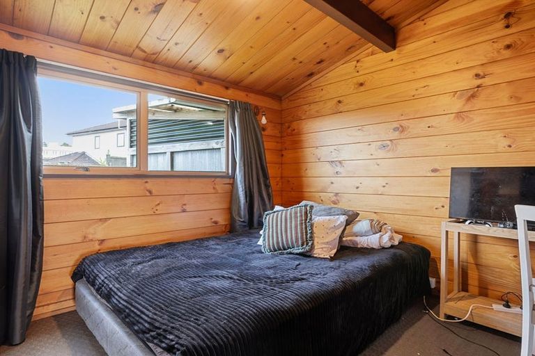 Photo of property in 56 Makora Road, Massey, Auckland, 0614