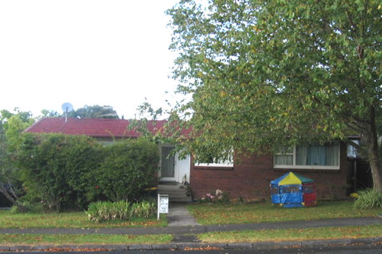 Photo of property in 1/2 Gretel Place, Hillcrest, Auckland, 0627