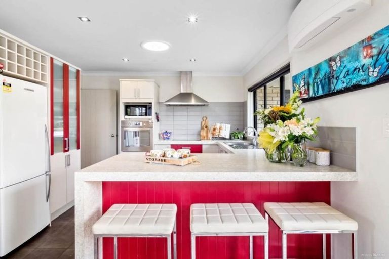 Photo of property in 12 Ludlow Place, Pukekohe, 2120