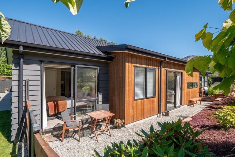 Photo of property in 3 Brodie Avenue, Arrowtown, 9302