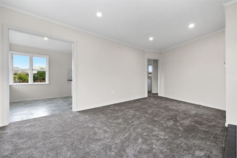 Photo of property in 1 Sutton Crescent, Papakura, 2110