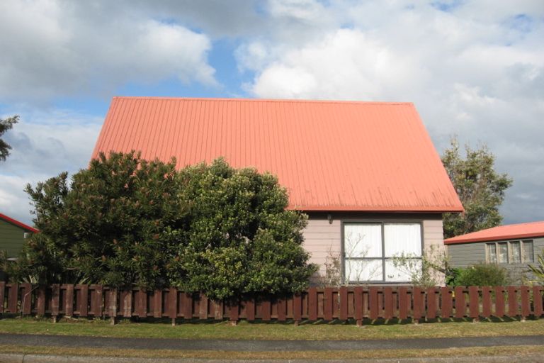 Photo of property in 117 Mckellar Place, Whangamata, 3620