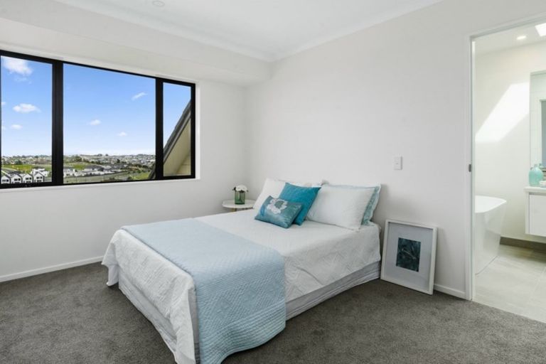 Photo of property in 13 Davey Crescent, Orewa, 0931