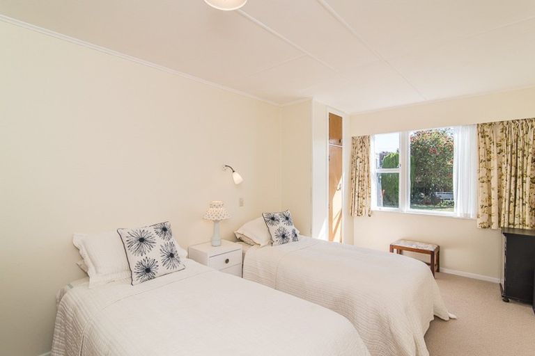 Photo of property in 3 Sunny Glen, Waikanae, 5036