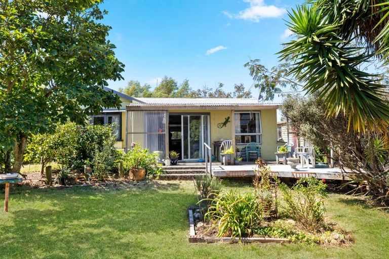 Photo of property in 13 Beach Street, Tangimoana, 4822