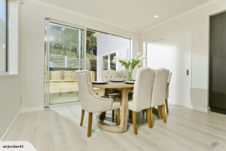 Photo of property in 12 Barrique Road, Kumeu, 0810