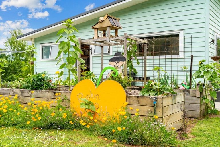 Photo of property in 37 Willow Lane, Maungaturoto, 0588