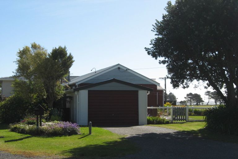 Photo of property in 28 Golf Links Road, Carters Beach, Westport, 7825