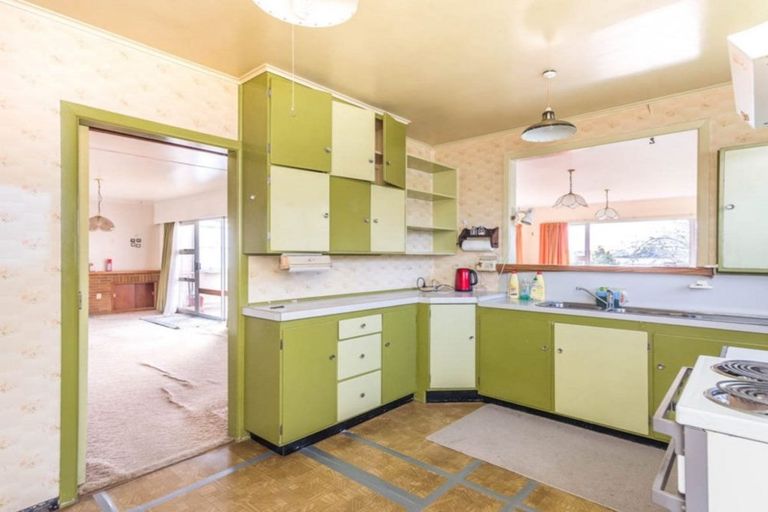 Photo of property in 8 Sarona Avenue, Glen Eden, Auckland, 0602