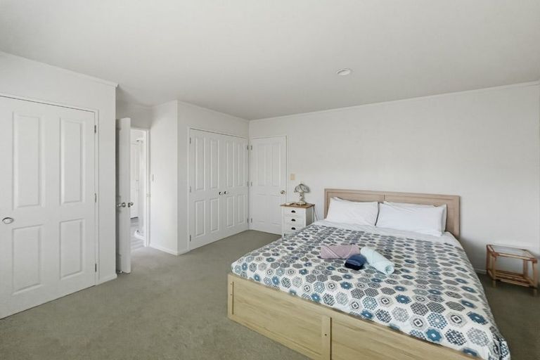 Photo of property in 4 Capricorn Place, Kawaha Point, Rotorua, 3010