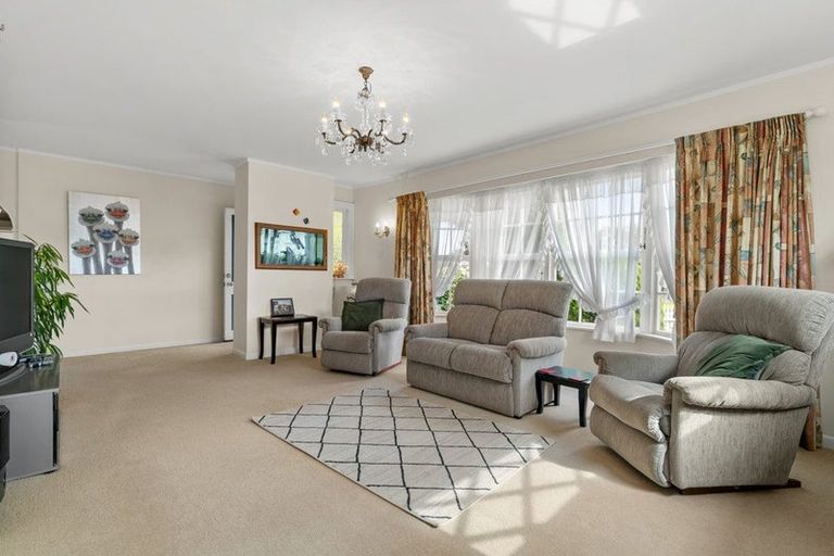 Photo of property in 27 Miro Road, Mangere Bridge, Auckland, 2022