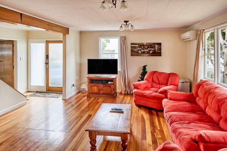 Photo of property in 24 Redwood Avenue, Tawa, Wellington, 5028