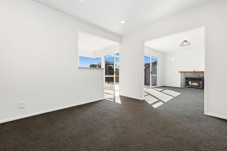 Photo of property in 33 Sunvue Road, Glen Eden, Auckland, 0602