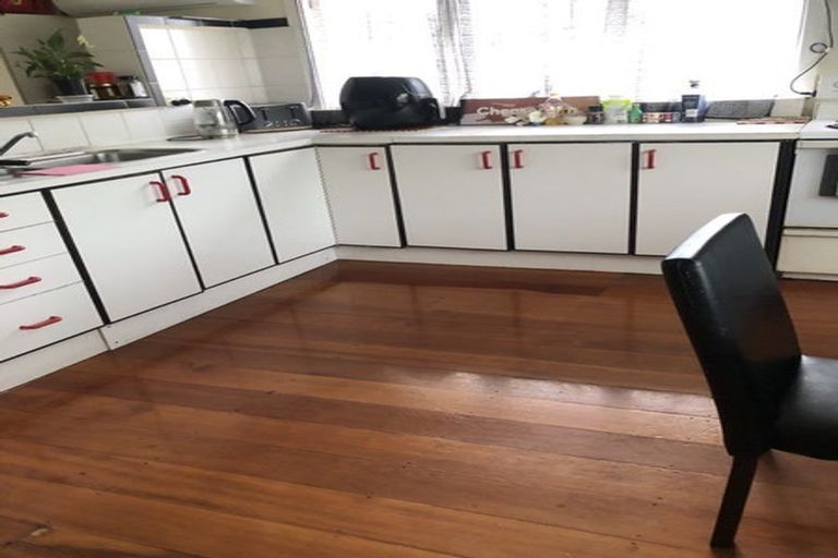 Photo of property in 125 Millbrook Road, Sunnyvale, Auckland, 0612