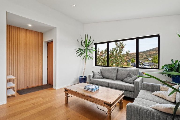 Photo of property in 17 Howden Drive, Jacks Point, 9371