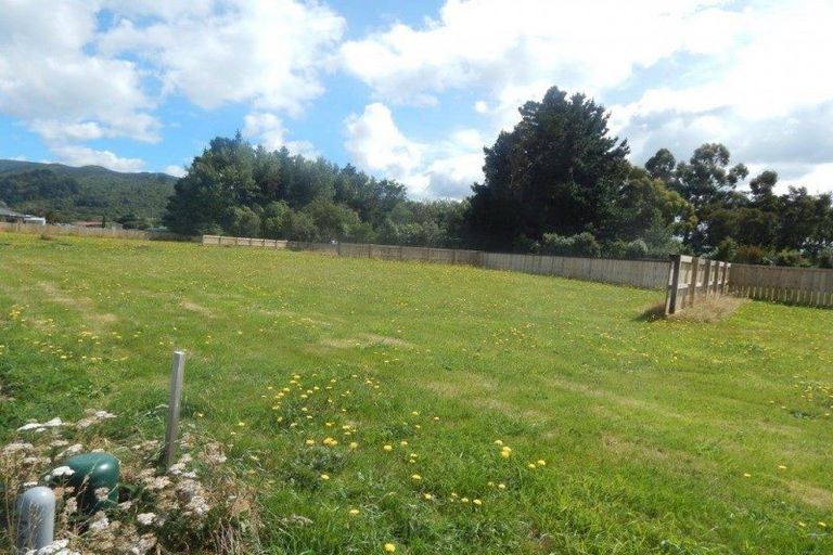 Photo of property in 1 Mckerrow Place, Featherston, 5710