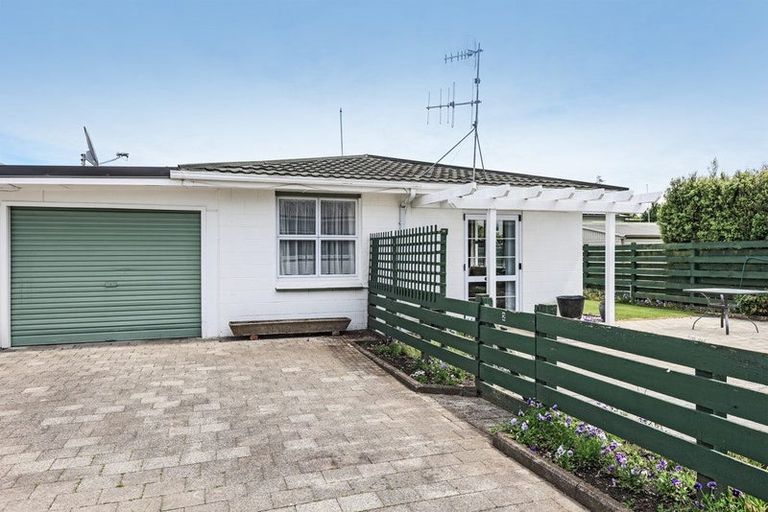 Photo of property in 2/34 Te Aute Road, Havelock North, 4130