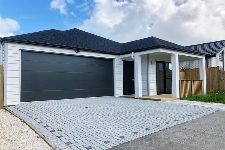 Photo of property in 8 Enchantment Lane, Karaka, Papakura, 2113