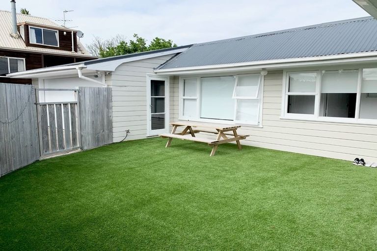 Photo of property in 1/35 Orams Road, Hillpark, Auckland, 2102