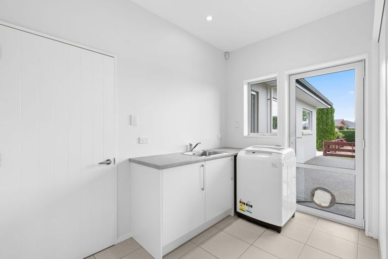 Photo of property in 3 Whitcombe Place, Darfield, 7571