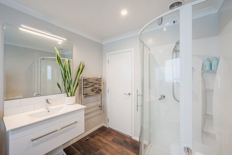 Photo of property in 10 Mahia Lane, Waikanae, 5036