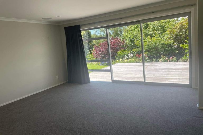 Photo of property in 52 Tarahunga Road, Levin, 5571