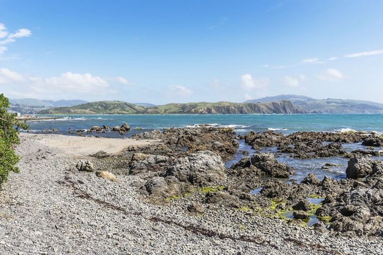 Photo of property in 77 Moana Road, Plimmerton, Porirua, 5026