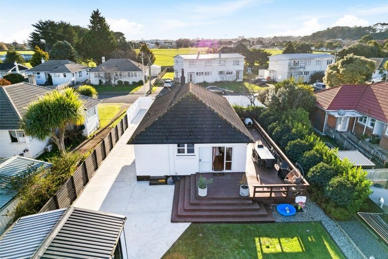 Photo of property in 21 Hadfield Crescent, College Estate, Whanganui, 4500