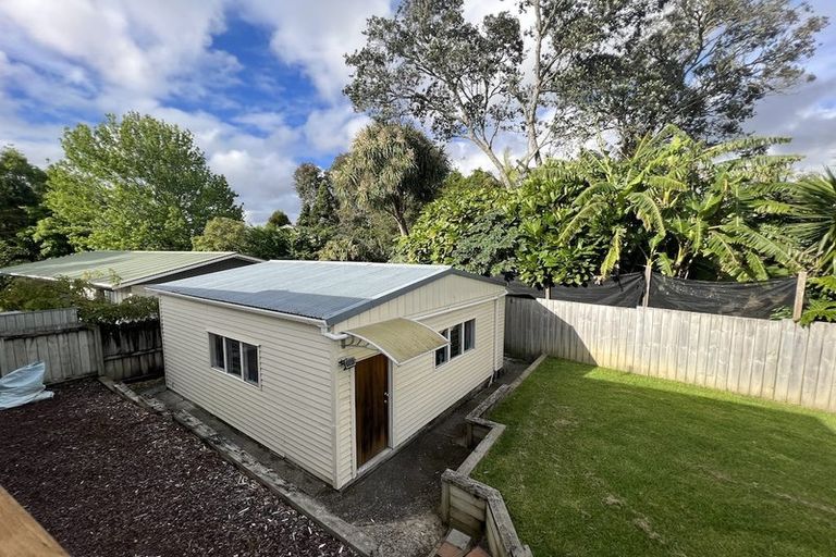 Photo of property in 25 Crompton Road, Massey, Auckland, 0614