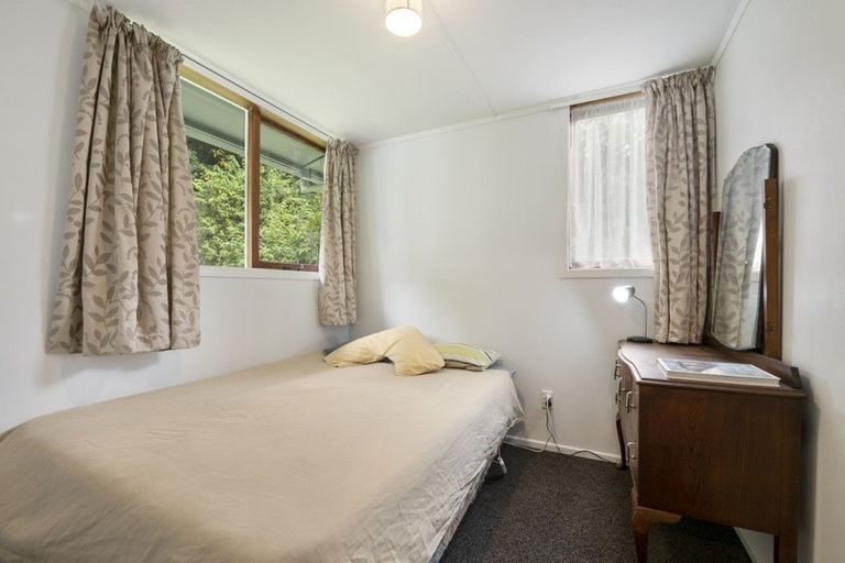 Photo of property in 104 Pinehaven Road, Pinehaven, Upper Hutt, 5019
