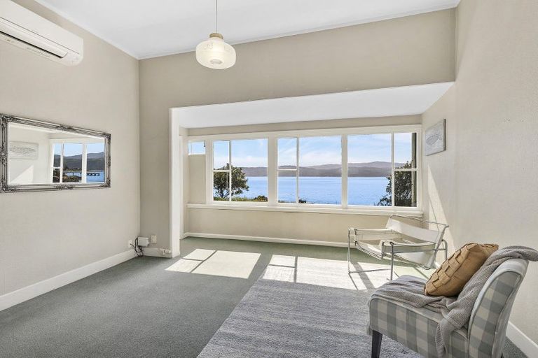 Photo of property in 135 Marine Parade, Seatoun, Wellington, 6022
