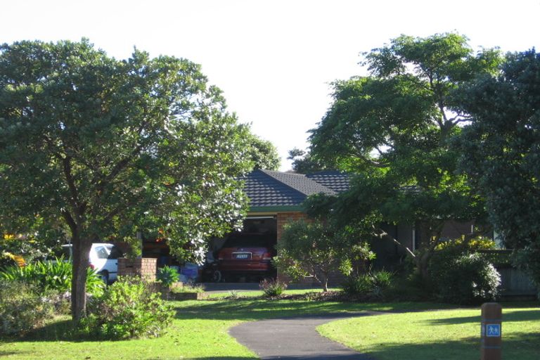 Photo of property in 15 Crampton Court, Orewa, 0931
