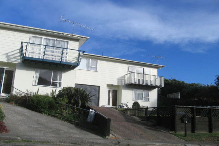 Photo of property in 25 Yarrow Place, Papakowhai, Porirua, 5024