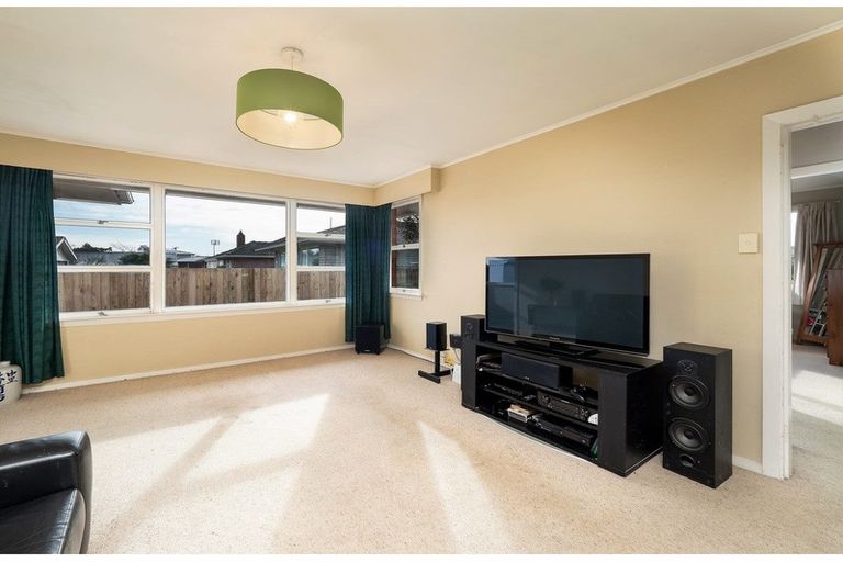 Photo of property in 24 Clipper Place, Redwood, Christchurch, 8051