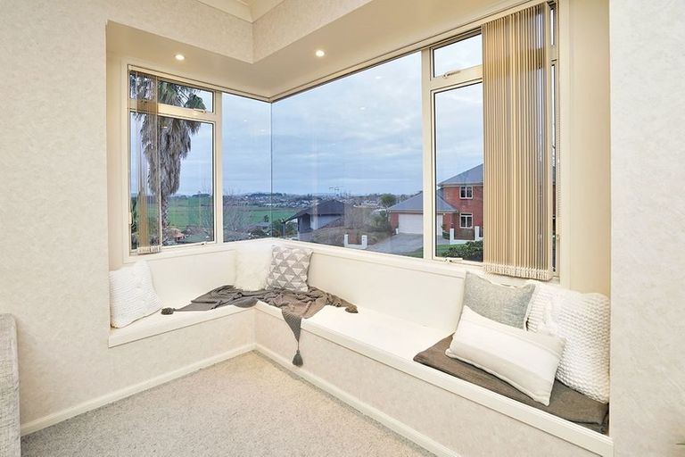 Photo of property in 52 Greenfield Drive, Western Heights, Hamilton, 3200