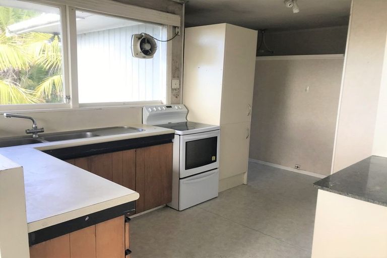 Photo of property in 32 Royal Road, Massey, Auckland, 0614