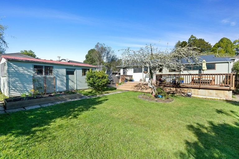 Photo of property in 5 Glucina Place, Glen Eden, Auckland, 0602