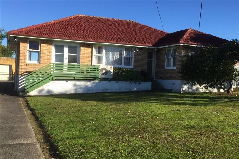 Photo of property in 196 Waimumu Road, Massey, Auckland, 0614