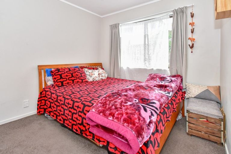 Photo of property in 2/13 Everglade Drive, Goodwood Heights, Auckland, 2105