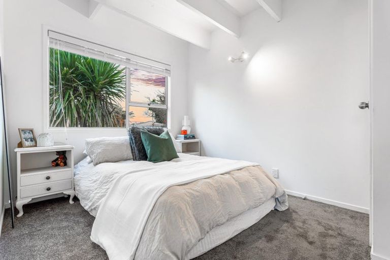 Photo of property in 1/29 Kemp Road, Massey, Auckland, 0614