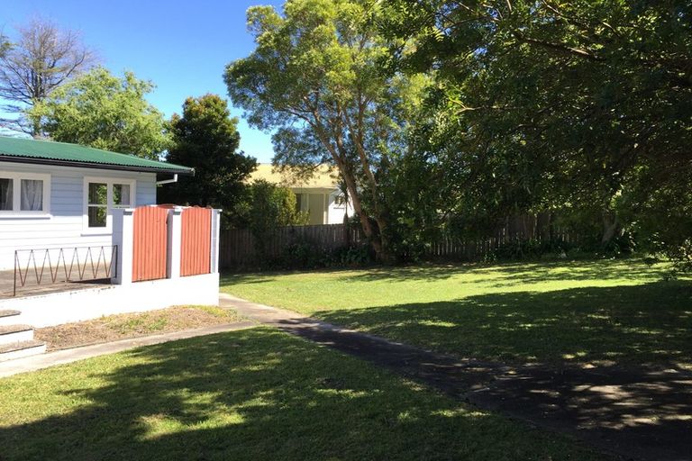 Photo of property in 26 William Souter Street, Forrest Hill, Auckland, 0620