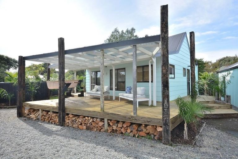 Photo of property in 2 Island View Terrace, Waikanae Beach, Waikanae, 5036