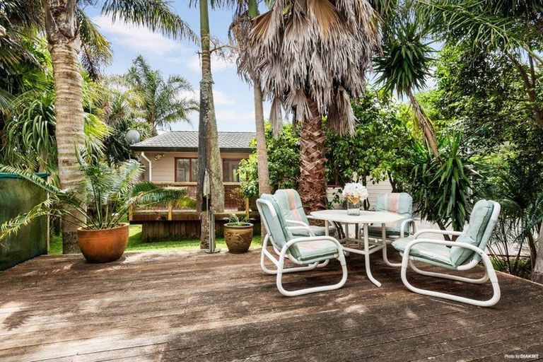 Photo of property in 18 Triangle Road, Massey, Auckland, 0614