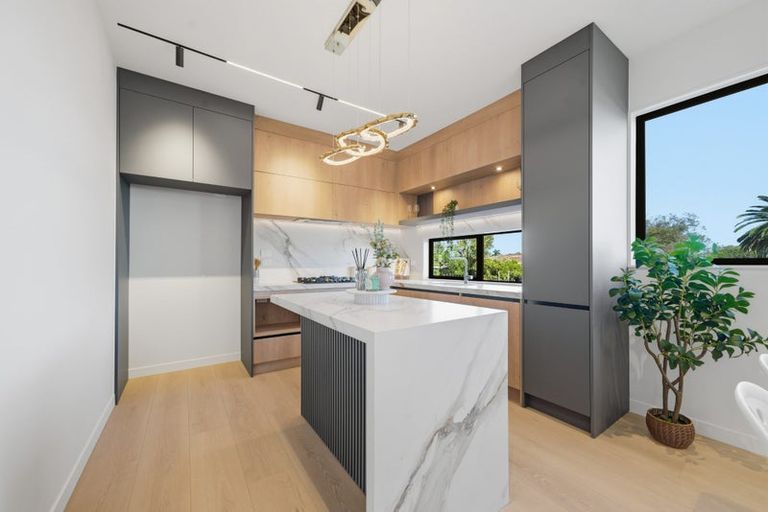 Photo of property in 31 Wallace Road, Mangere Bridge, Auckland, 2022