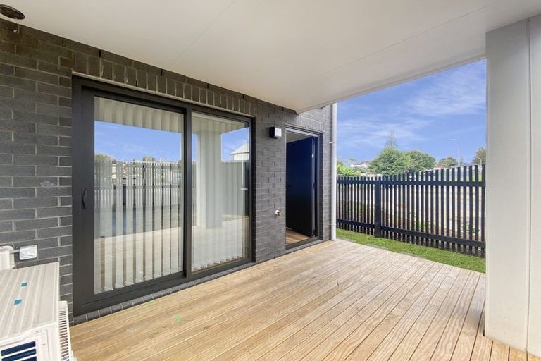 Photo of property in 2 Whai Hua Lane, Mangere Bridge, Auckland, 2022